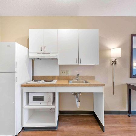 Extended Stay America Select Suites - Charlotte - University Place - E Mccullough Dr Eksteriør bilde