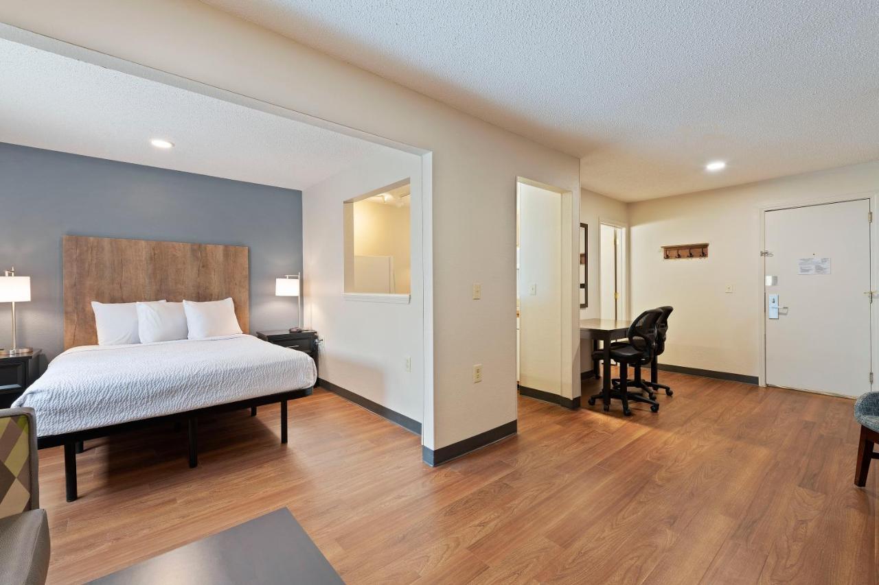 Extended Stay America Select Suites - Charlotte - University Place - E Mccullough Dr Eksteriør bilde