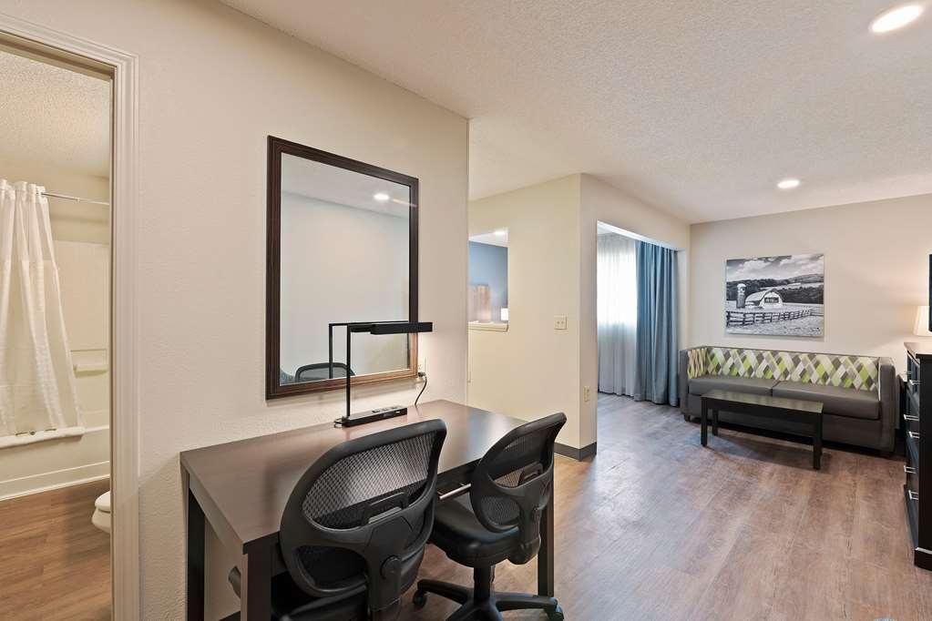 Extended Stay America Select Suites - Charlotte - University Place - E Mccullough Dr Rom bilde