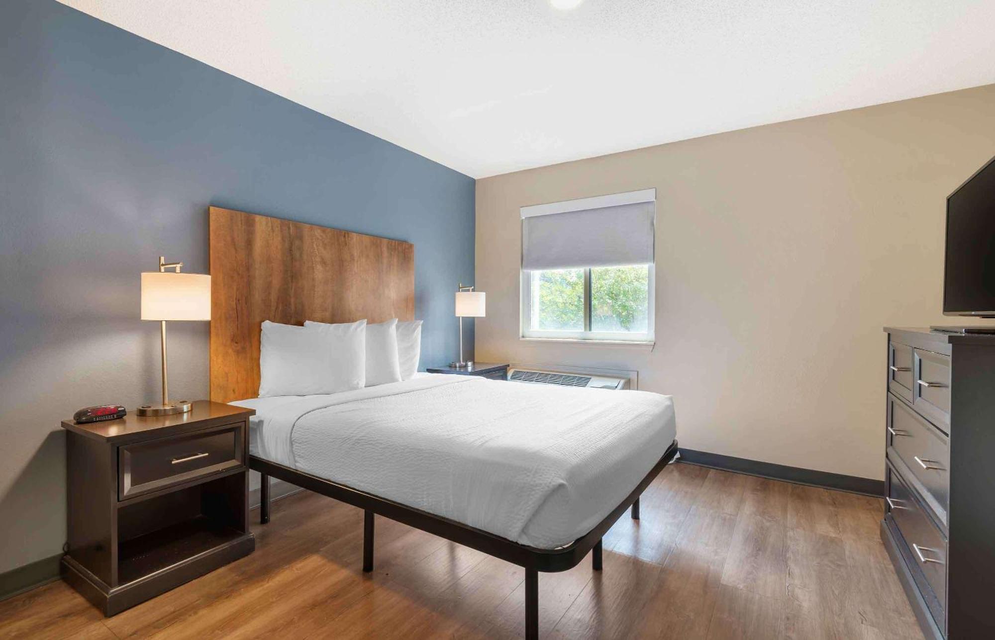 Extended Stay America Select Suites - Charlotte - University Place - E Mccullough Dr Eksteriør bilde