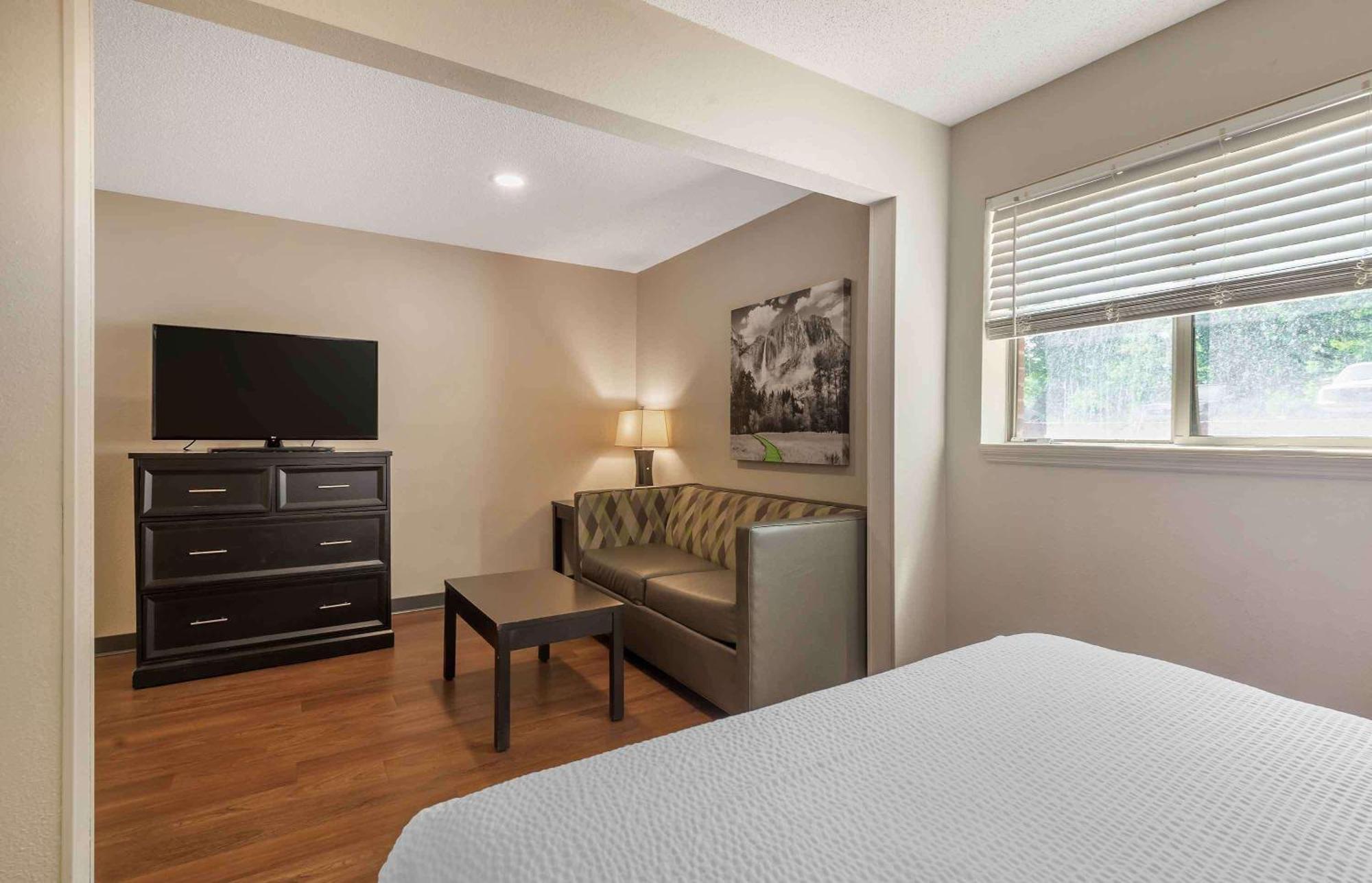 Extended Stay America Select Suites - Charlotte - University Place - E Mccullough Dr Eksteriør bilde