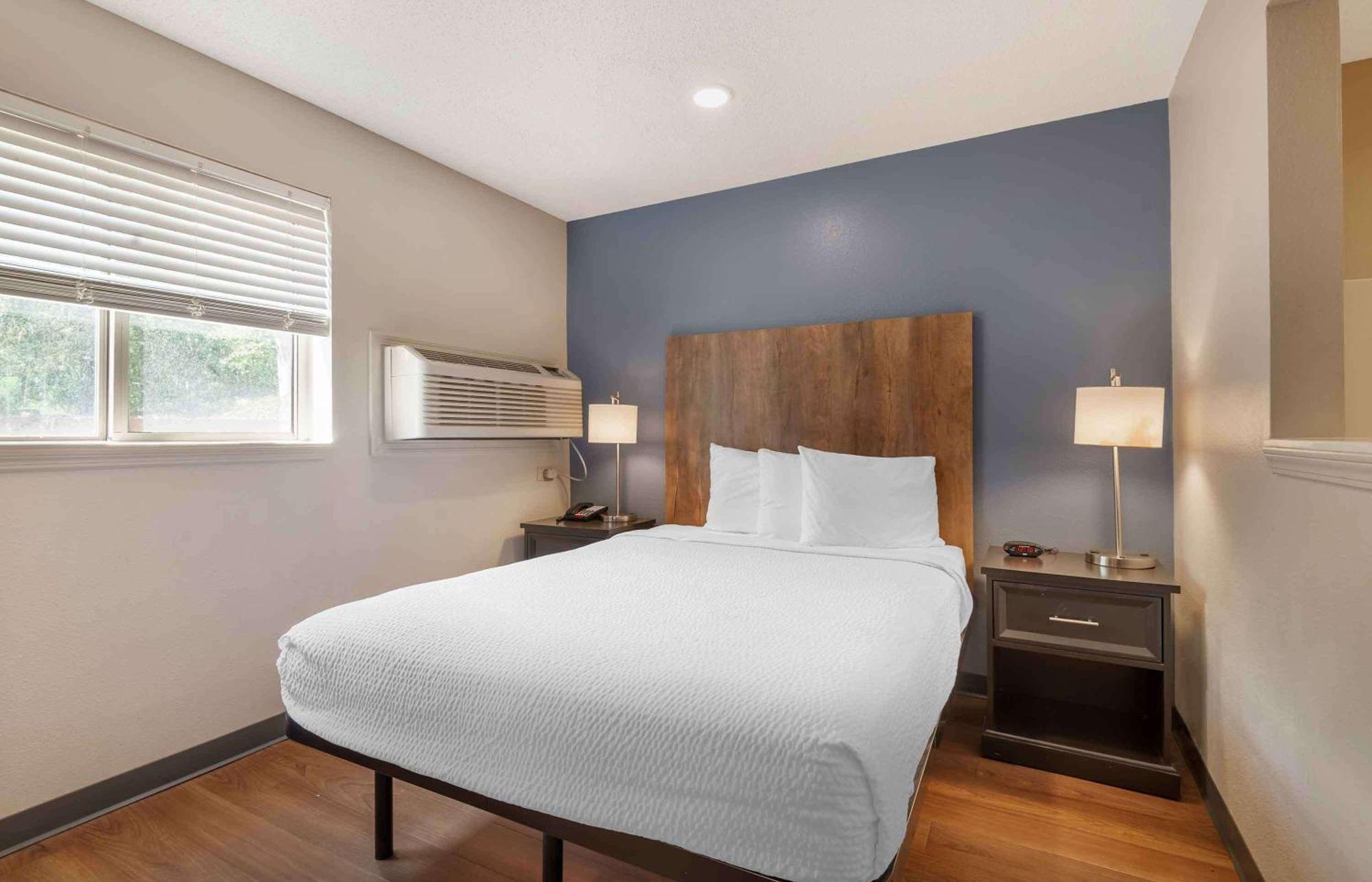 Extended Stay America Select Suites - Charlotte - University Place - E Mccullough Dr Eksteriør bilde