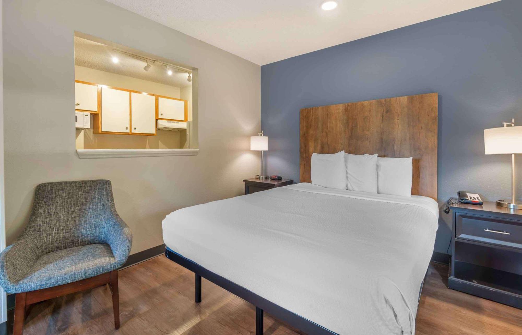 Extended Stay America Select Suites - Charlotte - University Place - E Mccullough Dr Eksteriør bilde