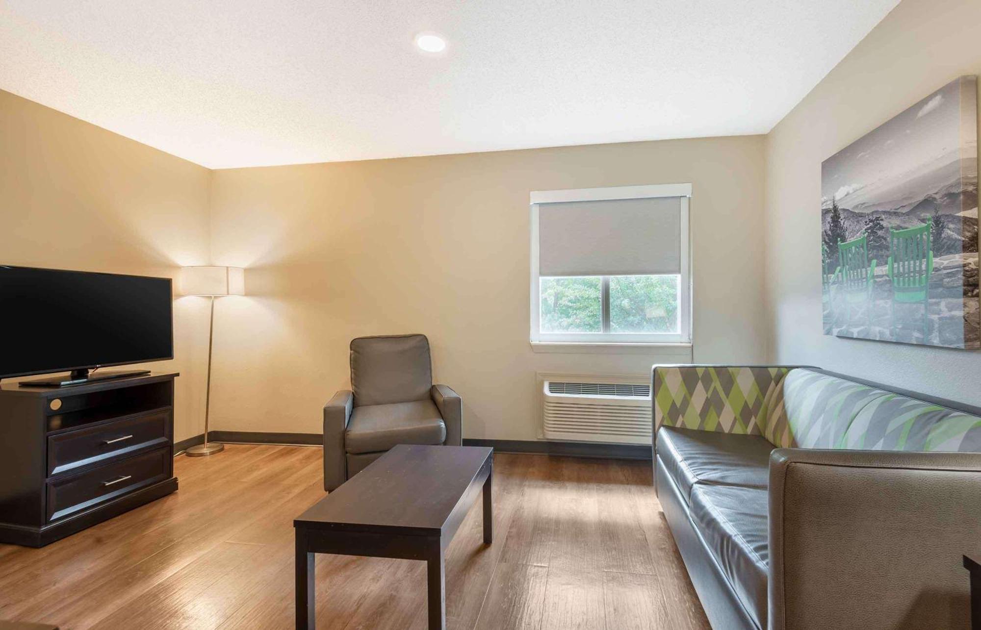 Extended Stay America Select Suites - Charlotte - University Place - E Mccullough Dr Eksteriør bilde