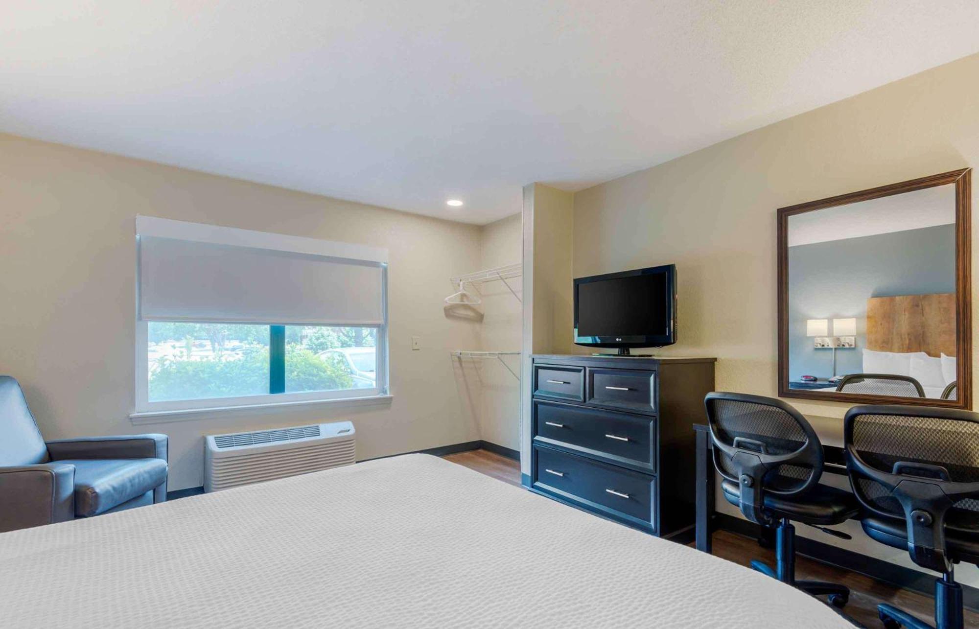 Extended Stay America Select Suites - Charlotte - University Place - E Mccullough Dr Eksteriør bilde