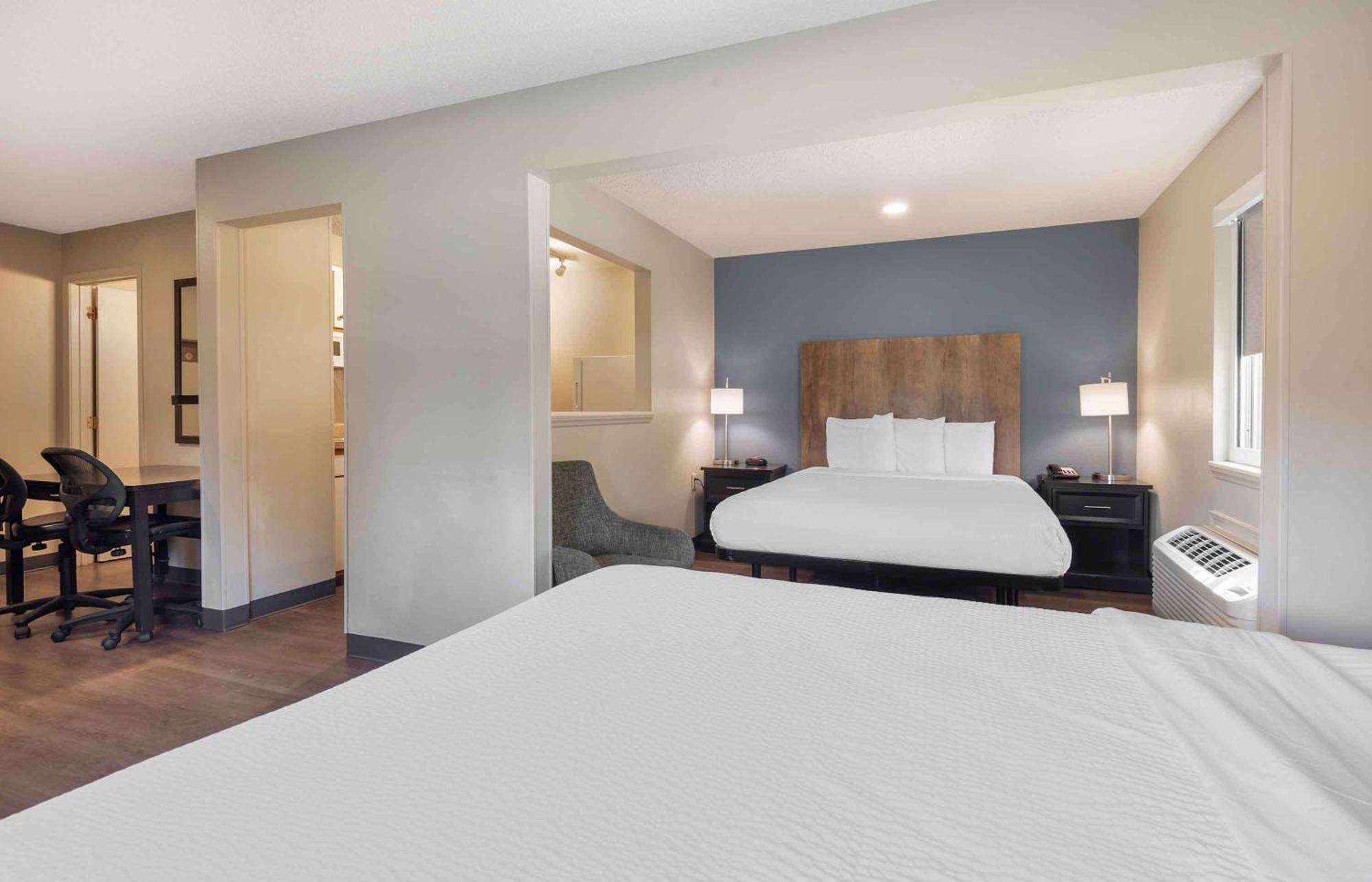 Extended Stay America Select Suites - Charlotte - University Place - E Mccullough Dr Eksteriør bilde