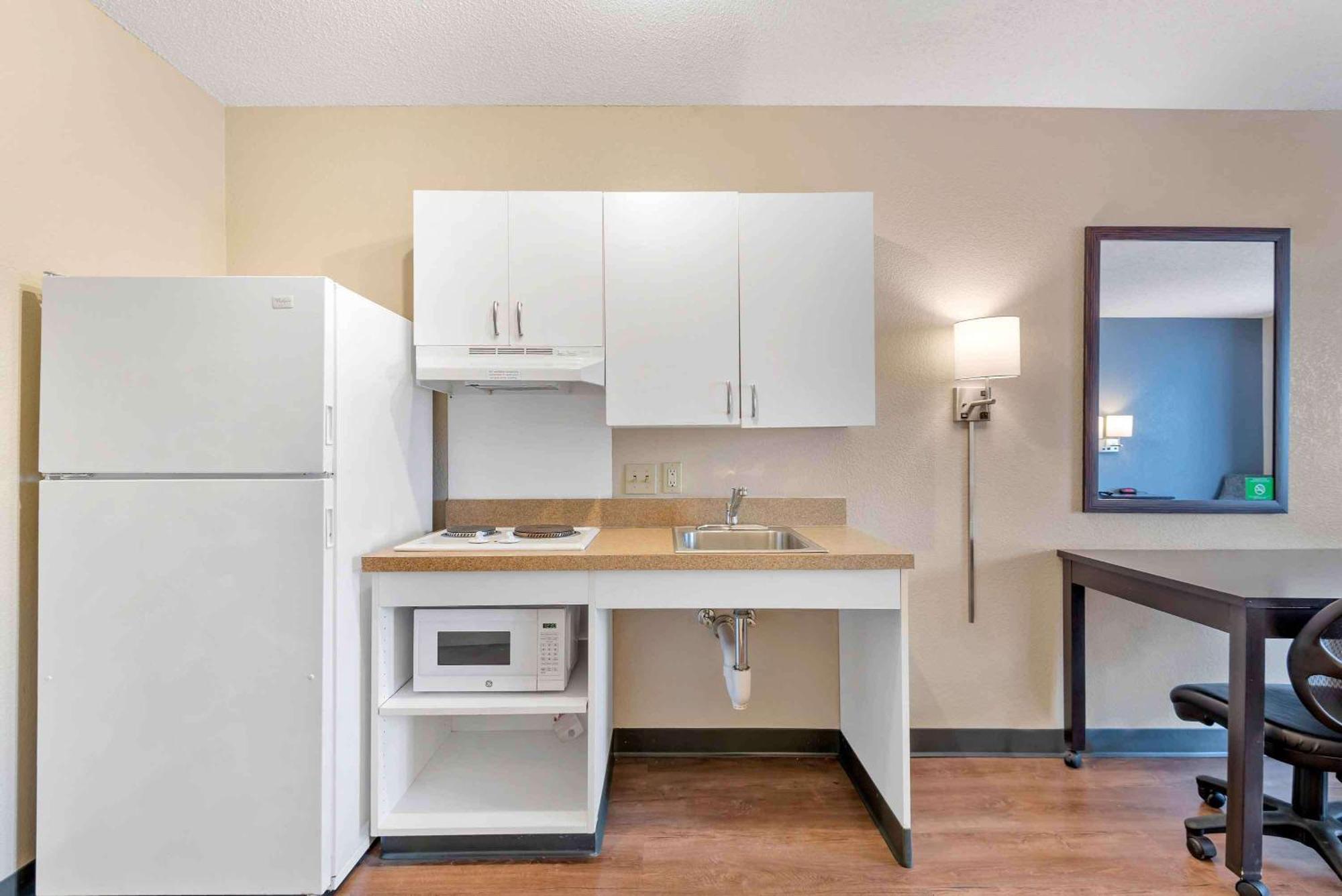 Extended Stay America Select Suites - Charlotte - University Place - E Mccullough Dr Eksteriør bilde