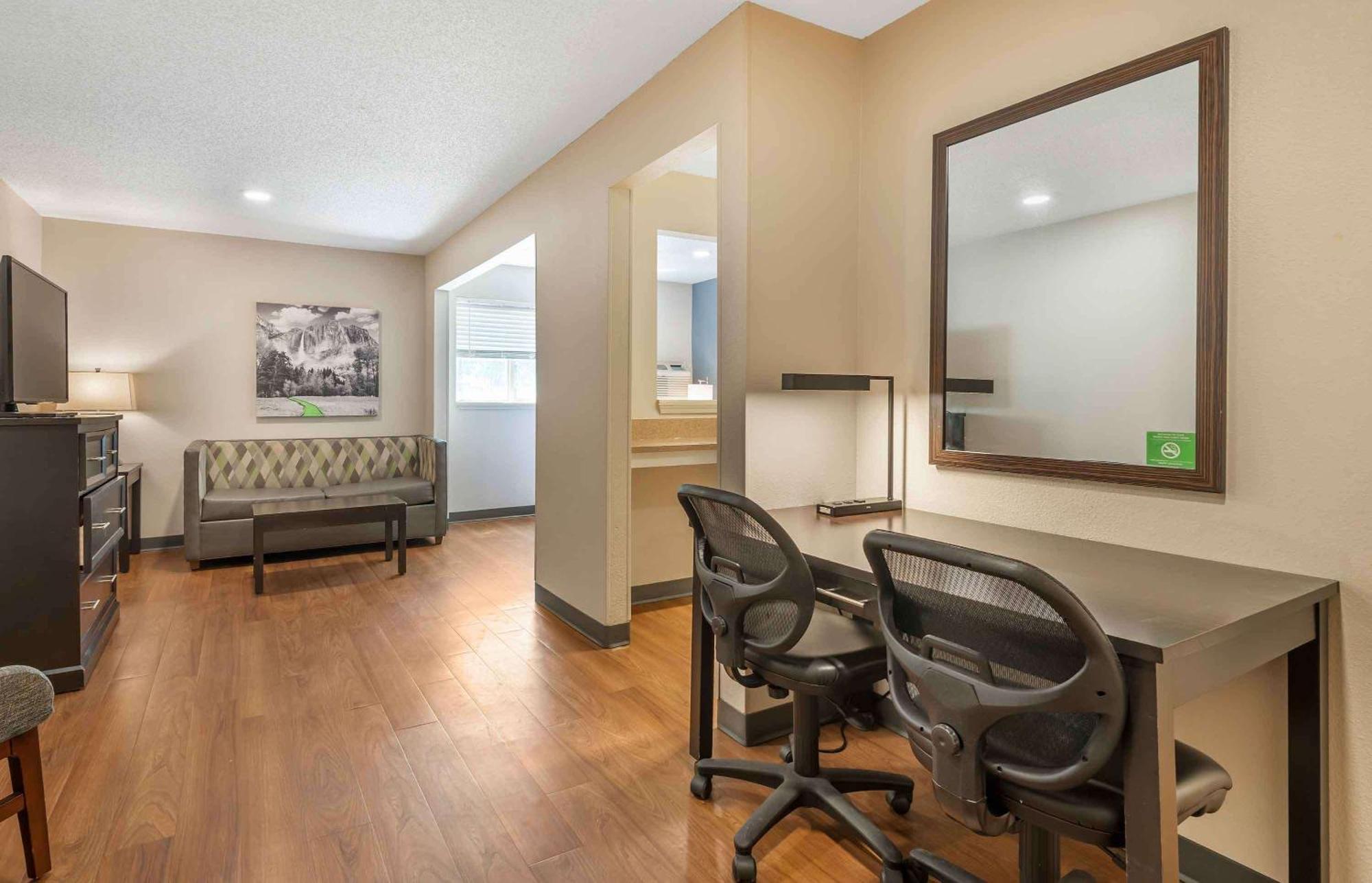 Extended Stay America Select Suites - Charlotte - University Place - E Mccullough Dr Eksteriør bilde