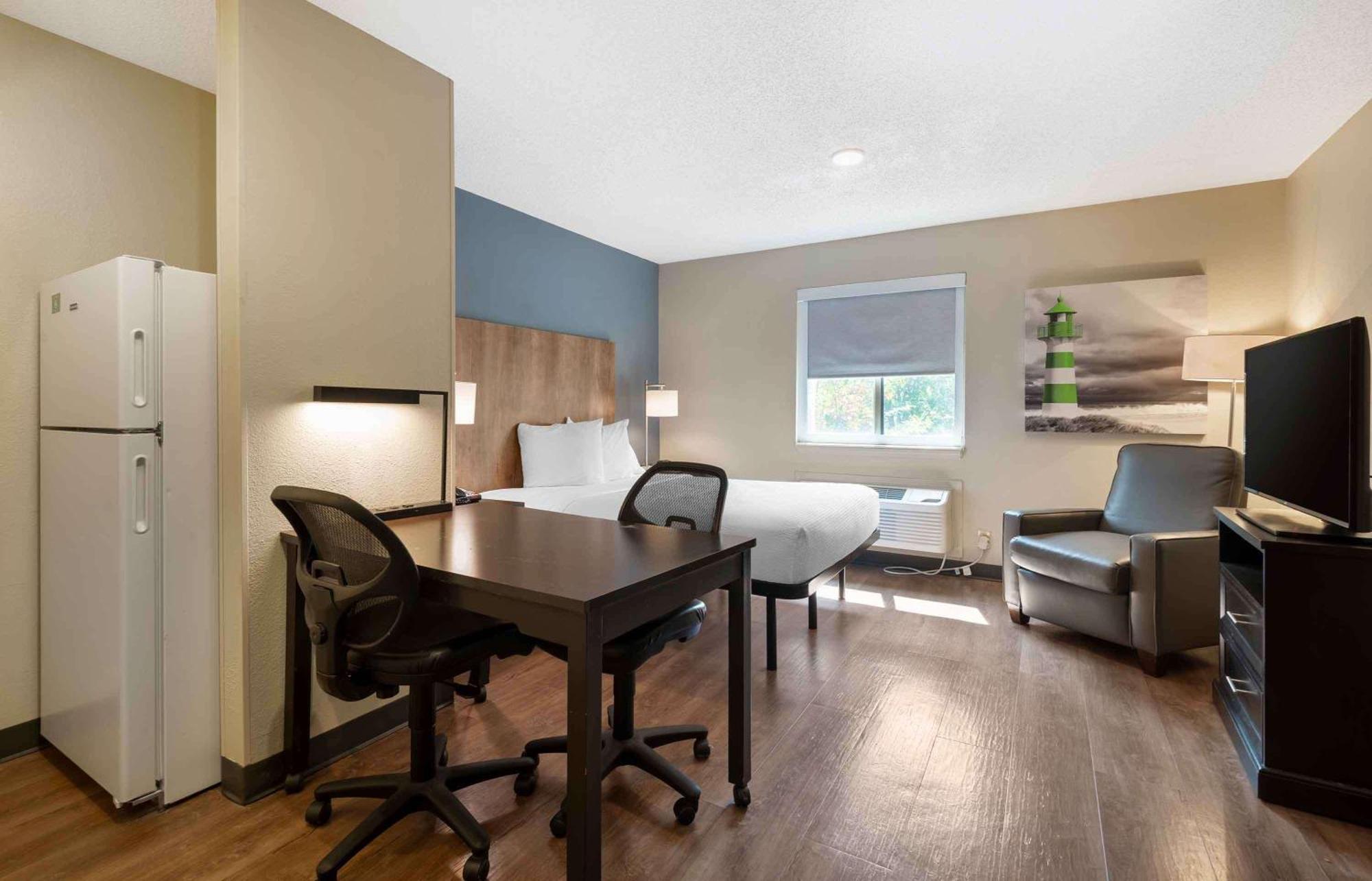 Extended Stay America Select Suites - Charlotte - University Place - E Mccullough Dr Eksteriør bilde