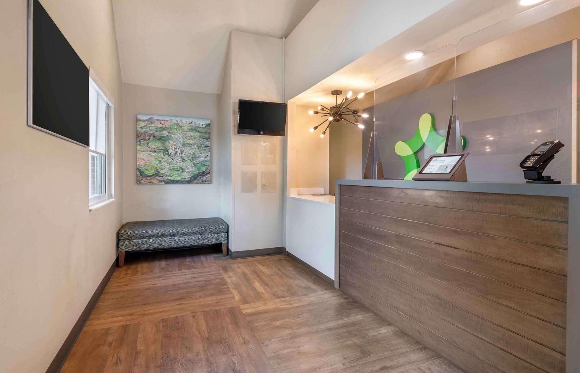 Extended Stay America Select Suites - Charlotte - University Place - E Mccullough Dr Eksteriør bilde