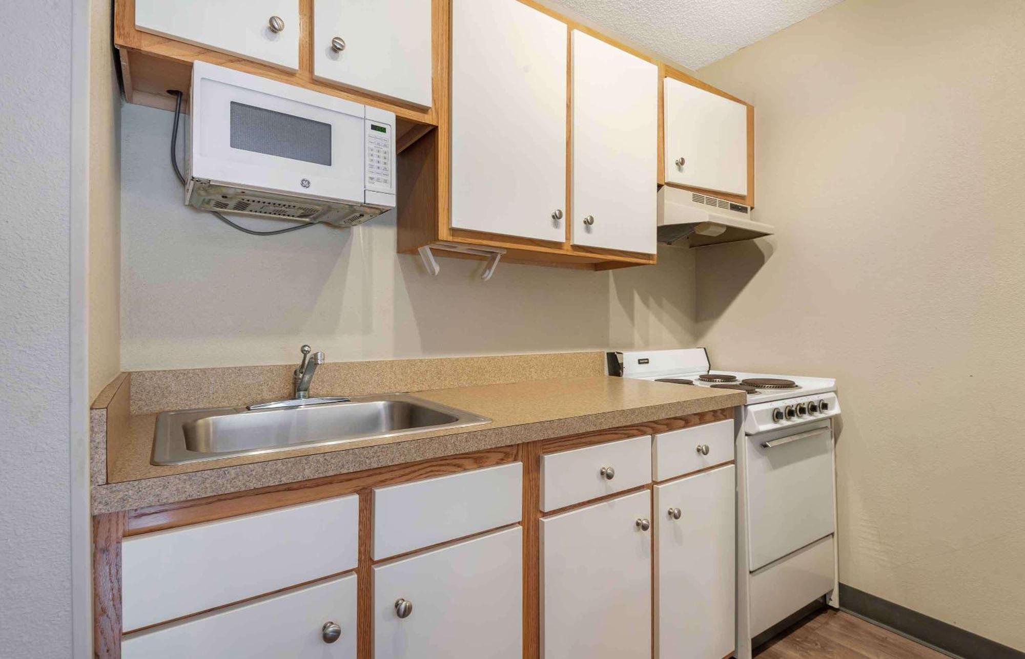 Extended Stay America Select Suites - Charlotte - University Place - E Mccullough Dr Eksteriør bilde