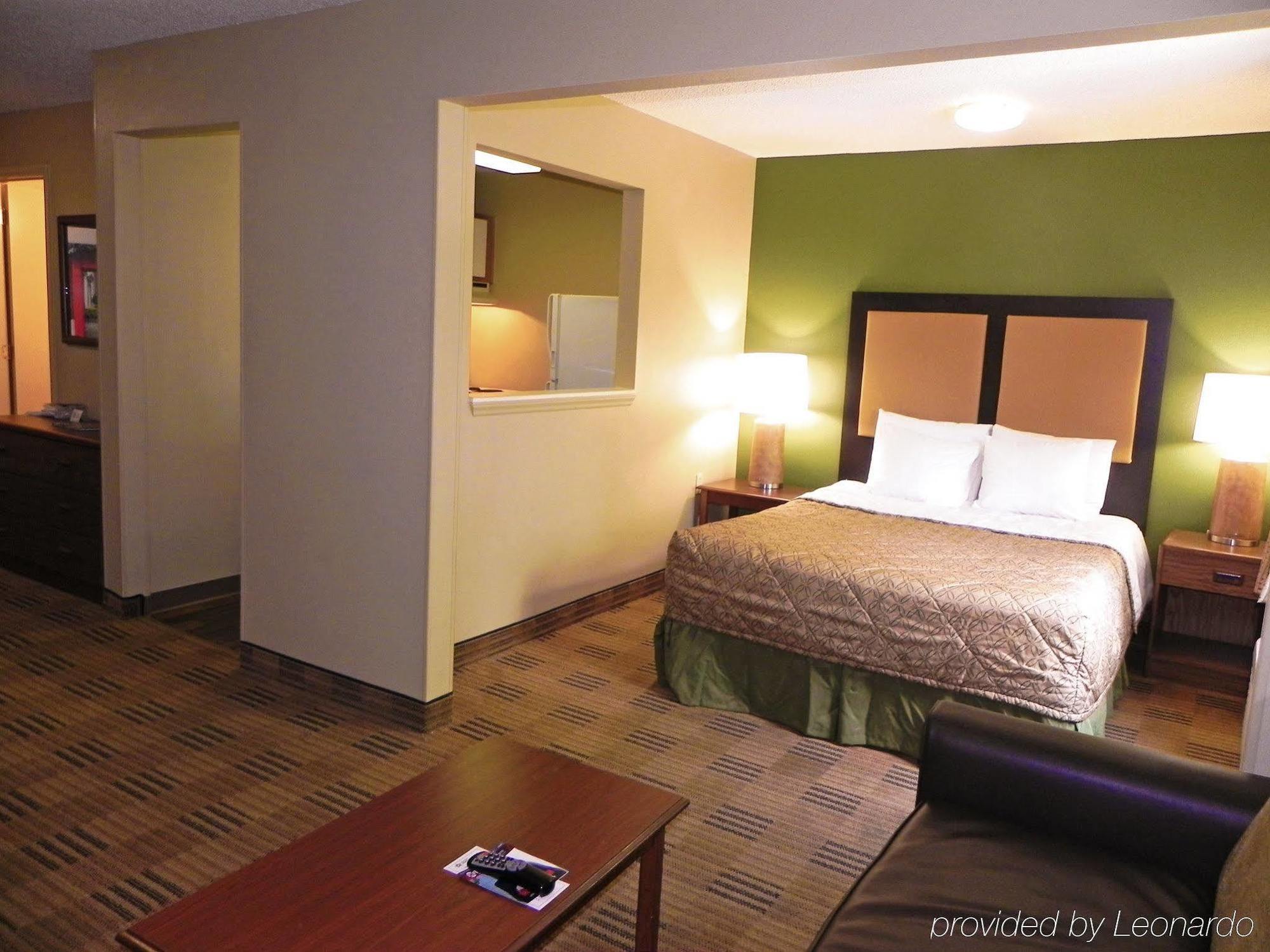 Extended Stay America Select Suites - Charlotte - University Place - E Mccullough Dr Eksteriør bilde