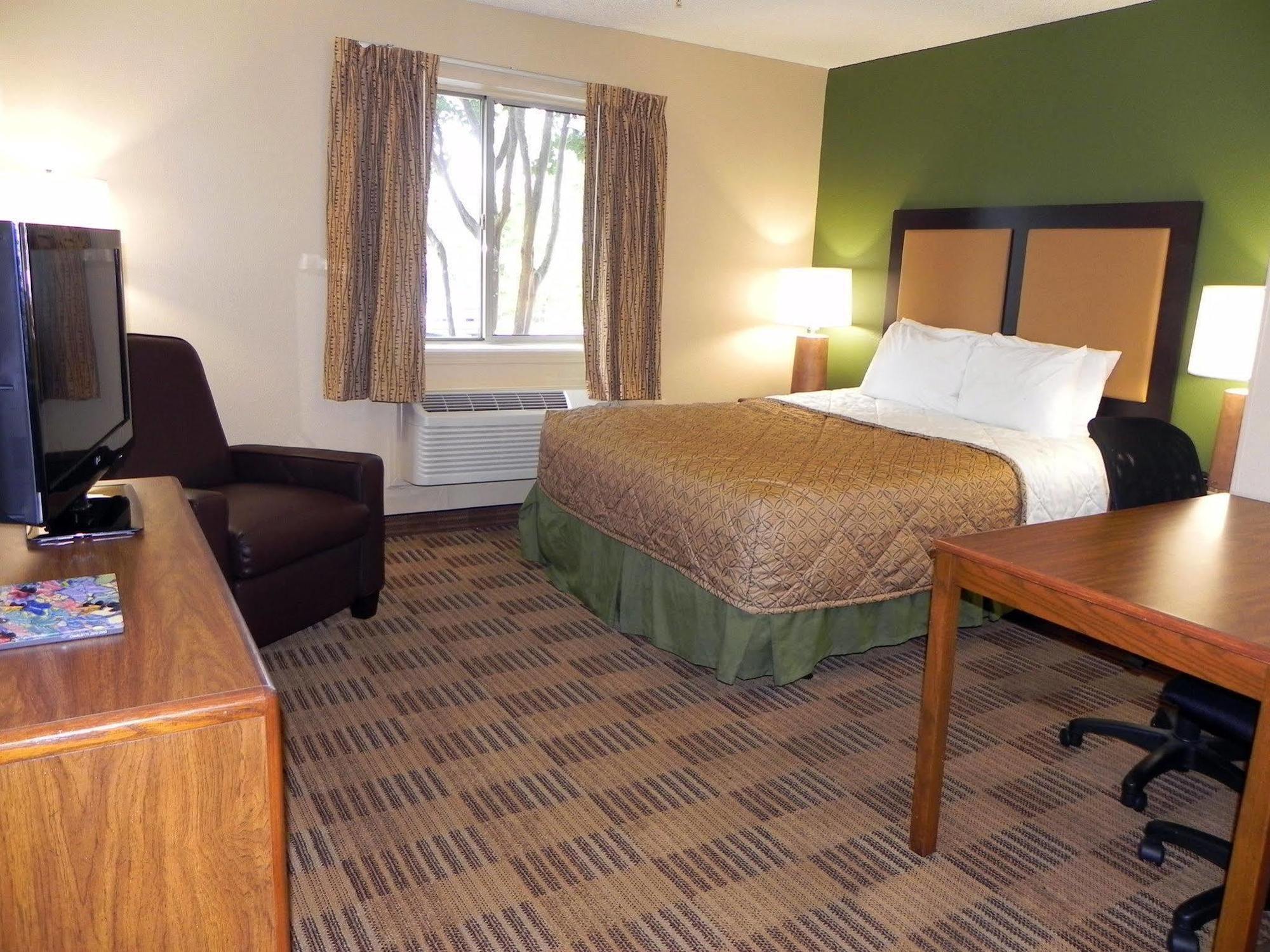 Extended Stay America Select Suites - Charlotte - University Place - E Mccullough Dr Eksteriør bilde