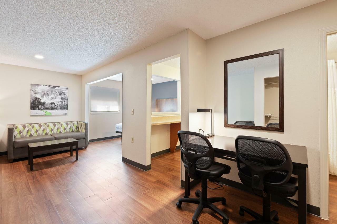 Extended Stay America Select Suites - Charlotte - University Place - E Mccullough Dr Eksteriør bilde