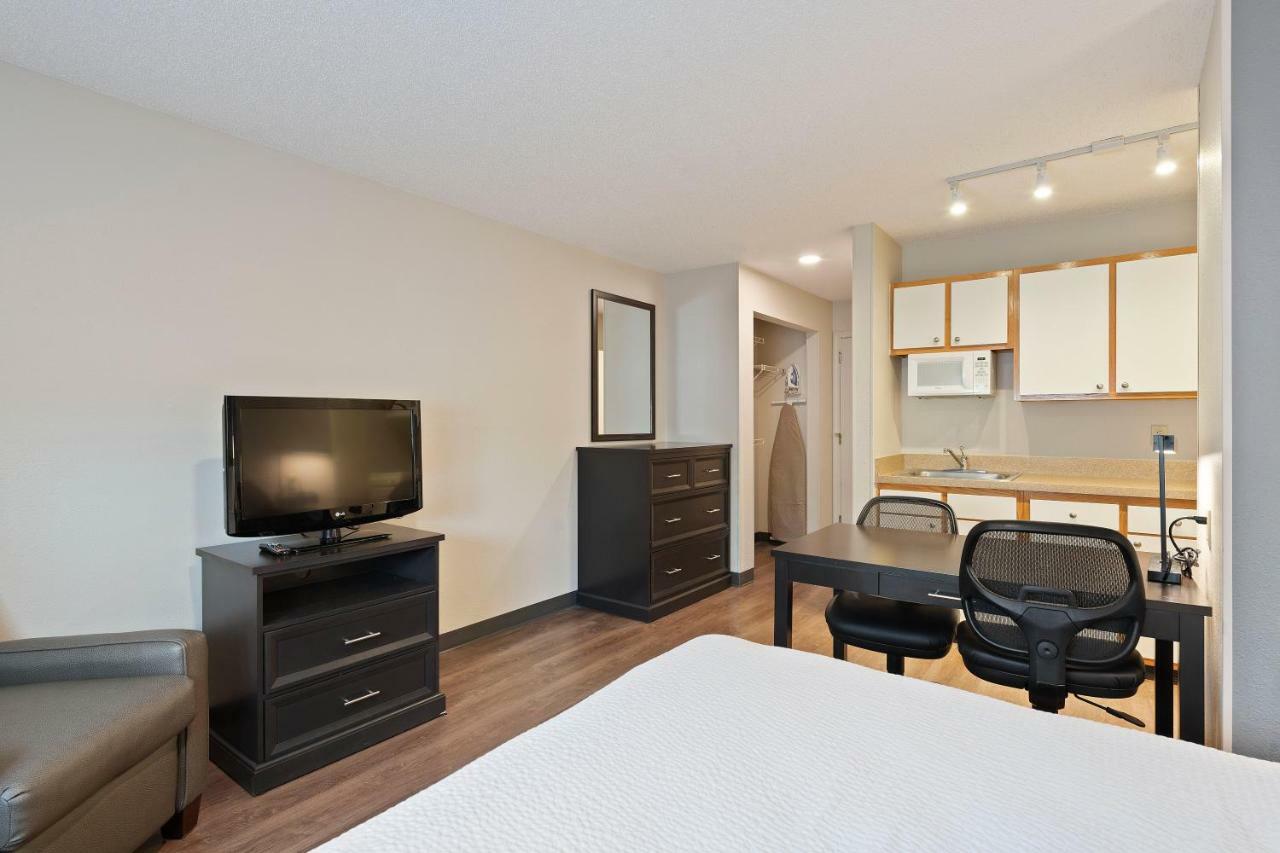 Extended Stay America Select Suites - Charlotte - University Place - E Mccullough Dr Eksteriør bilde