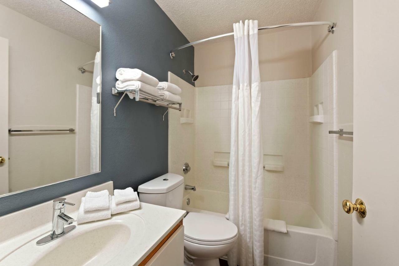 Extended Stay America Select Suites - Charlotte - University Place - E Mccullough Dr Eksteriør bilde